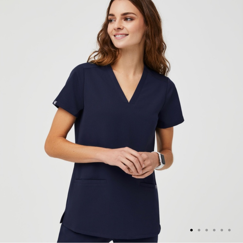 FIGS Navy Casma - Three-Pocket Scrub Top - Small / Navy